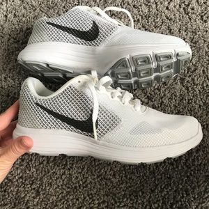 Nike Revolution 3 (women’s)